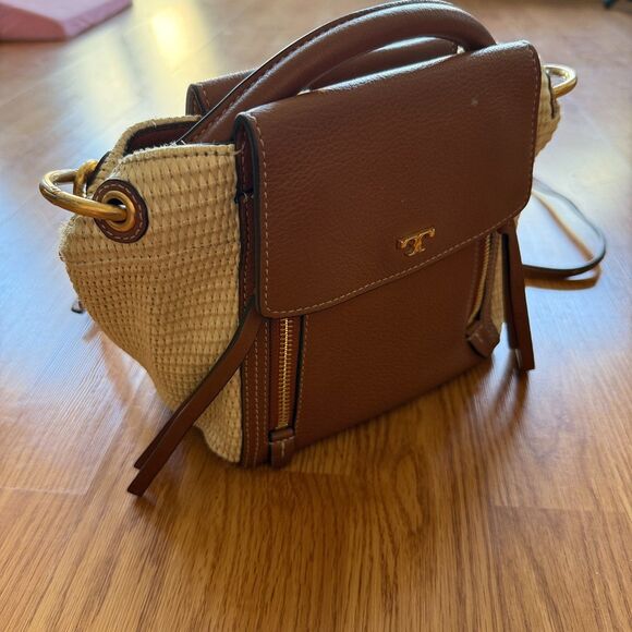 Tory Burch Half-Moon Straw Crossbody Bag - Picture 5 of 12